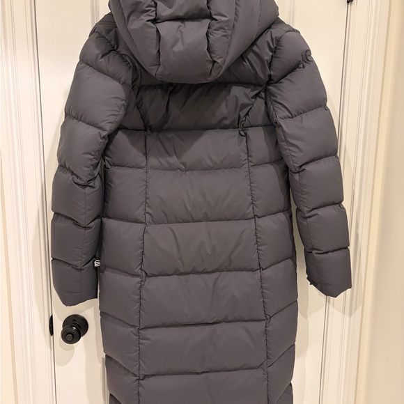 Aritzia THE SUPERSNUG PUFF Long S in Charcoal Grey - Picture 7 of 10